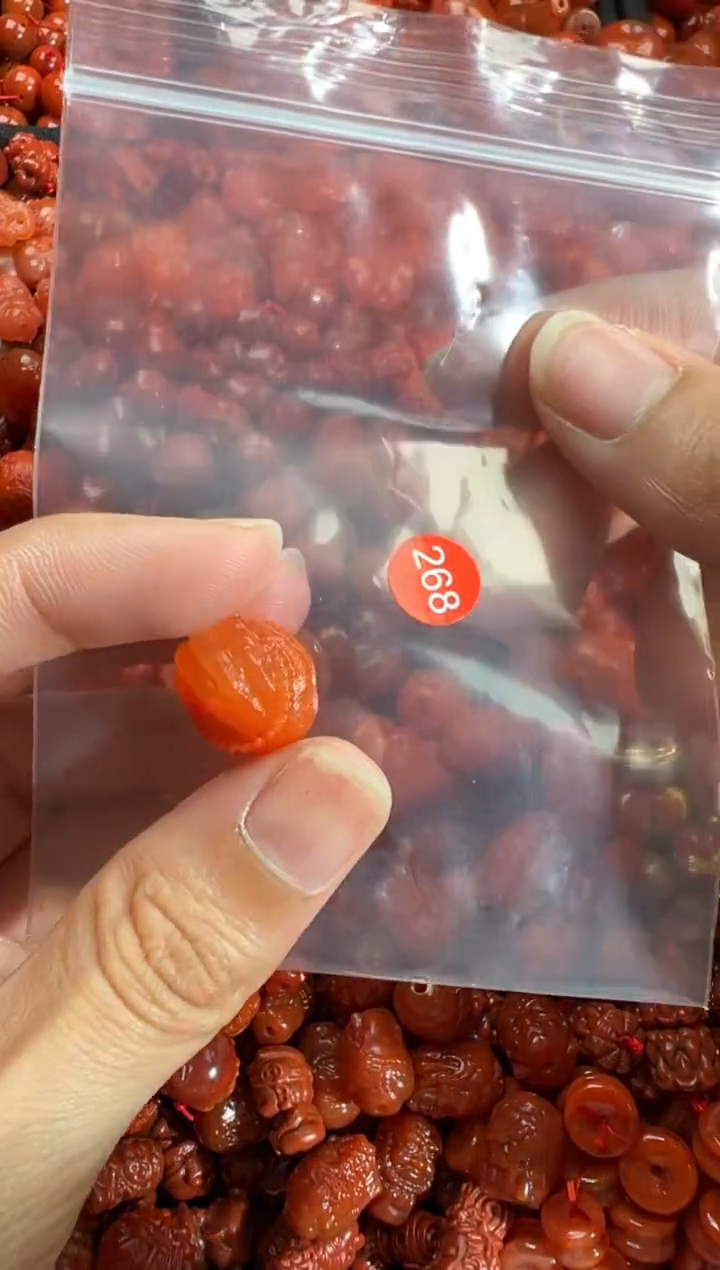 南红玛瑙未镶嵌颈饰1