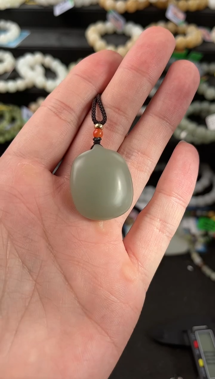 【闪购商品】和田玉无事牌未镶嵌且末青白水滴无事牌微色差