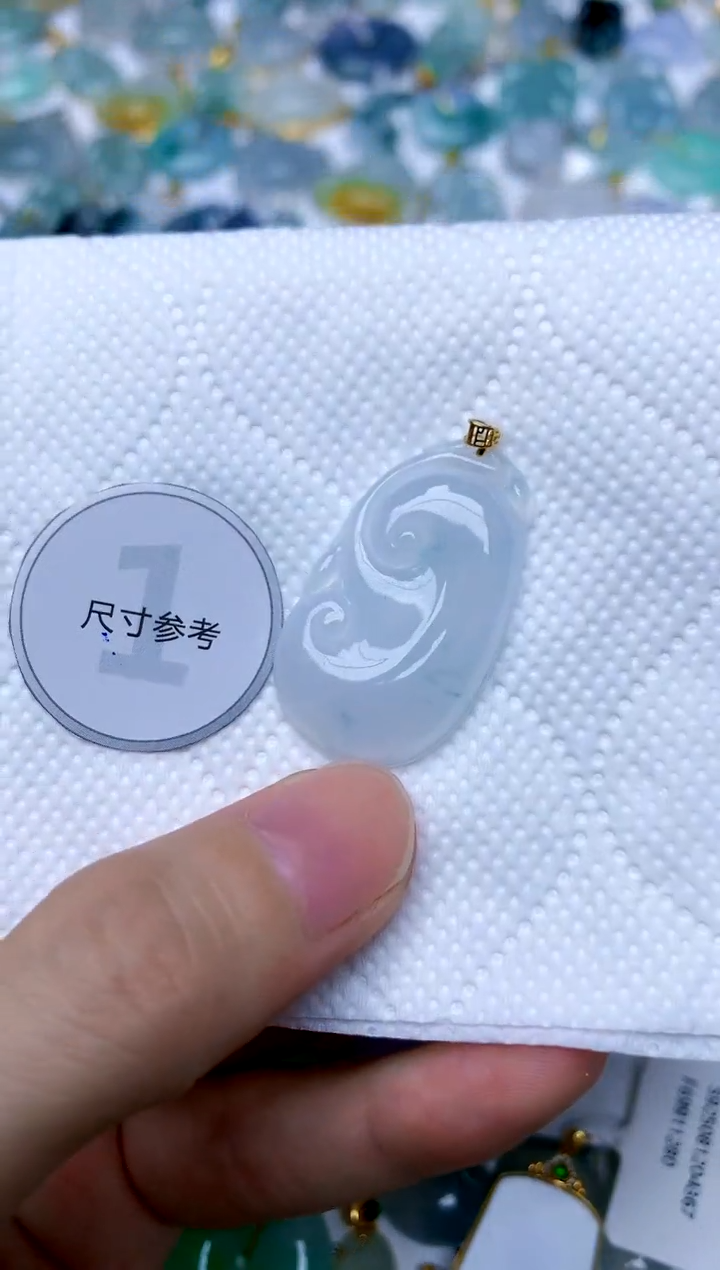 颈饰18K金镶嵌翡翠天然A货翡翠