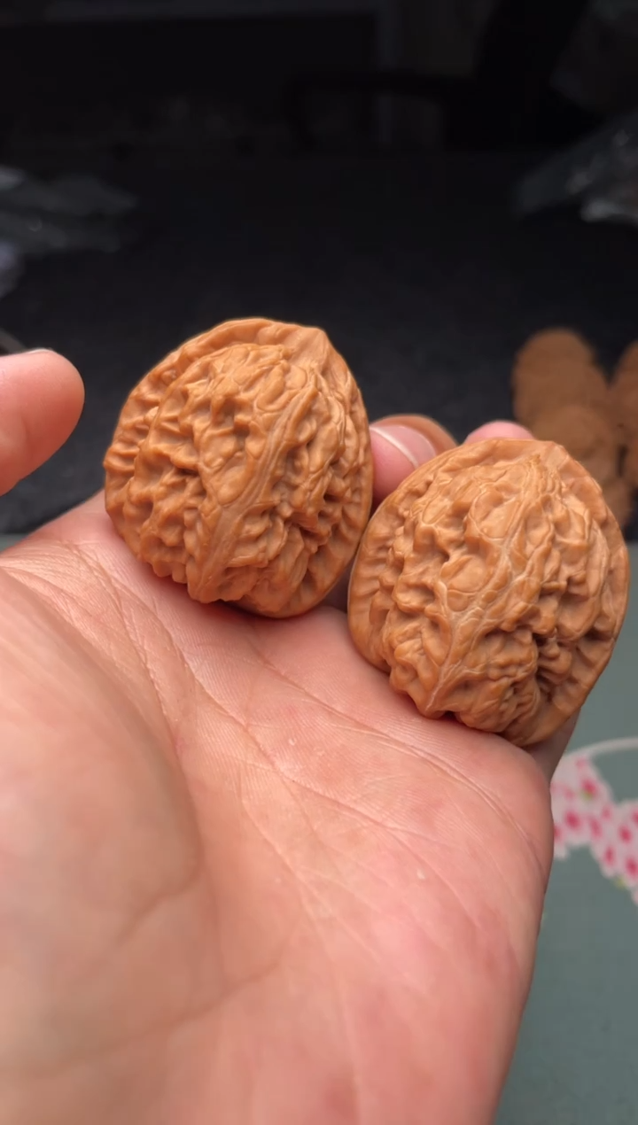 把件文玩核桃a223  红锦鲤  39尺