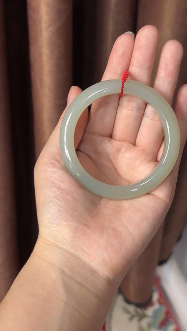 【闪购商品】和田玉手镯未镶嵌且末微色差近矿57+