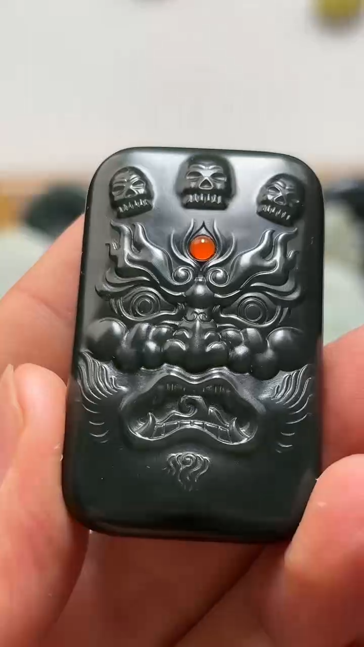 和田玉未镶嵌颈饰.