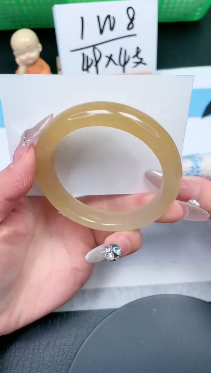 【闪购商品】石英质玉手镯未镶嵌137-55