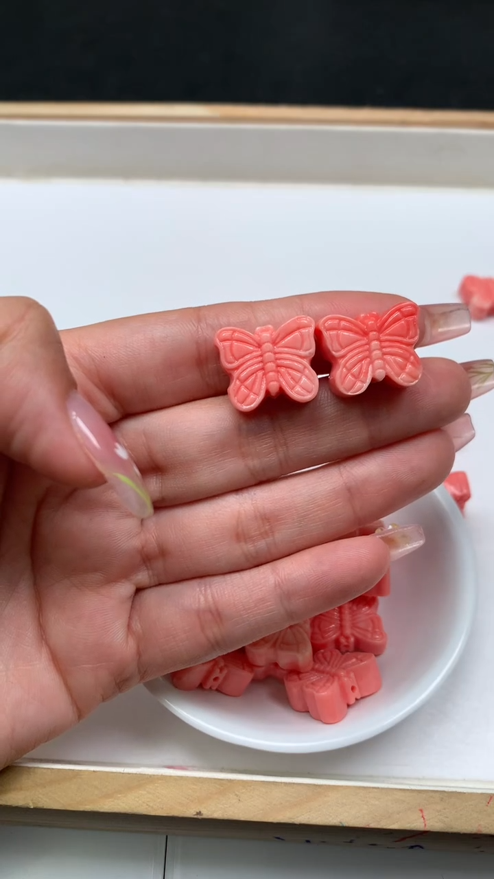 未镶嵌散珠拼合珍珠（马贝珠）D502 女皇贝 蝴蝶15*8mm2个5.8元