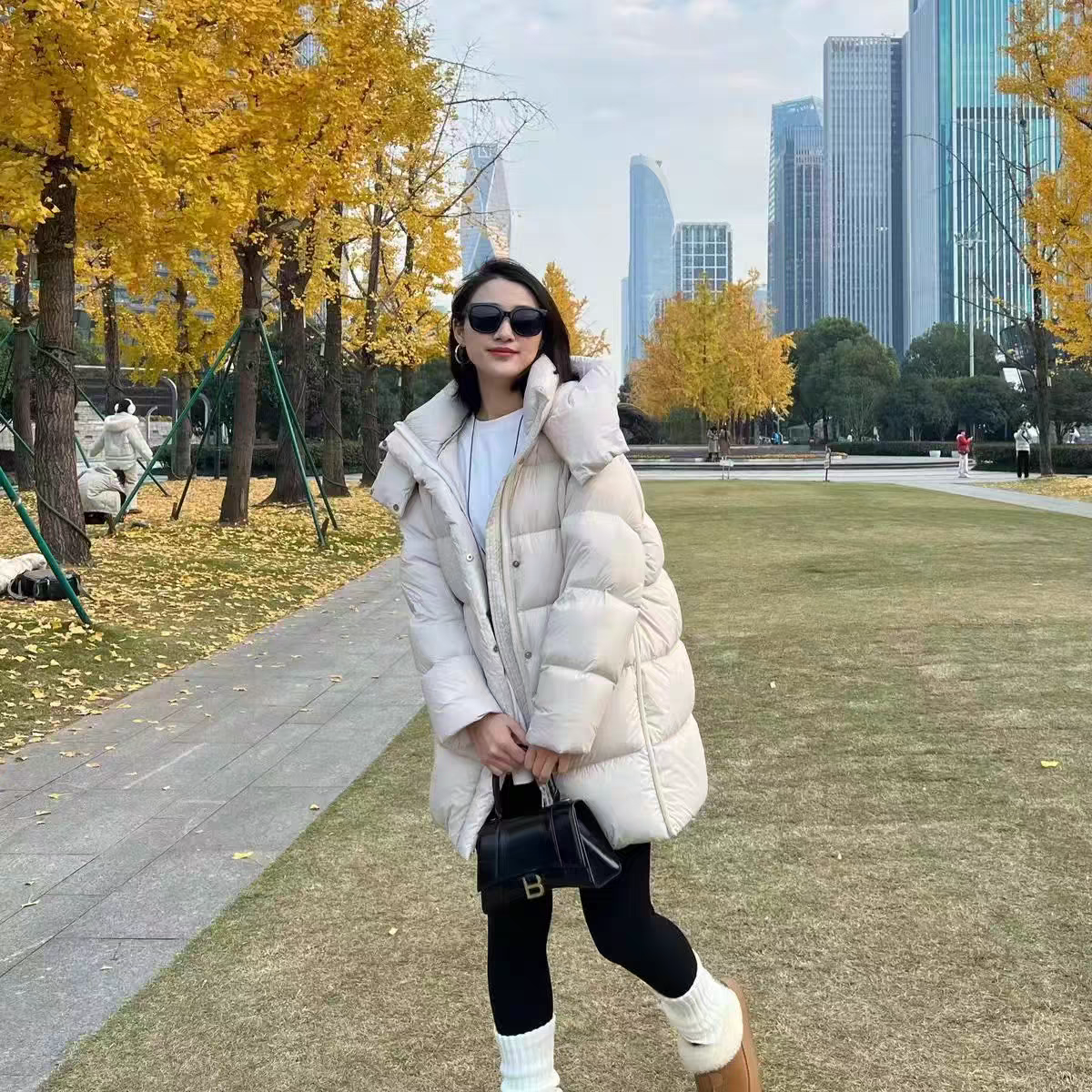 羽绒服女加厚泡芙2025新款冬季连帽休闲常规款中长款拉链百搭外套