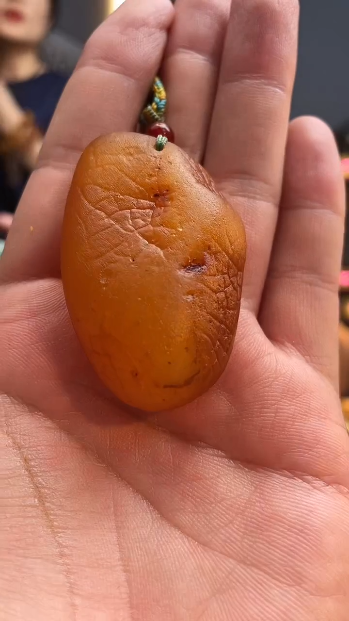 未镶嵌颈饰琥珀吊坠