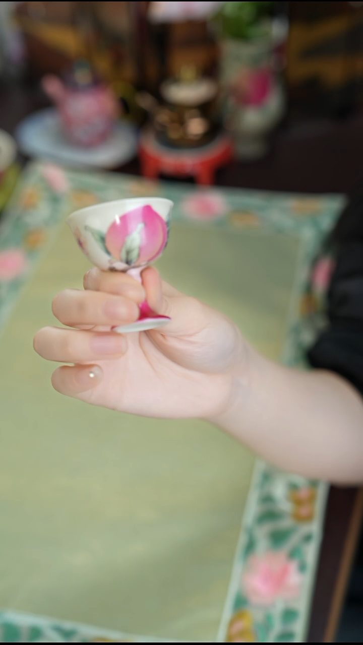 景德镇手工手绘雅圣粉彩杯