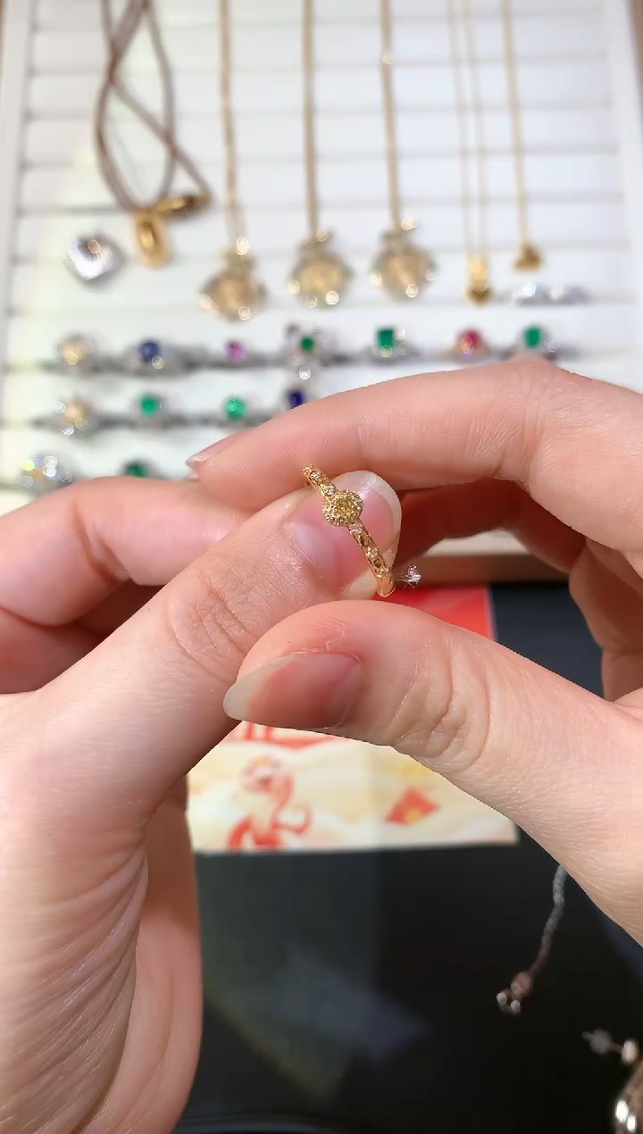 【闪购商品】钻石戒指18K金镶嵌S185|1680