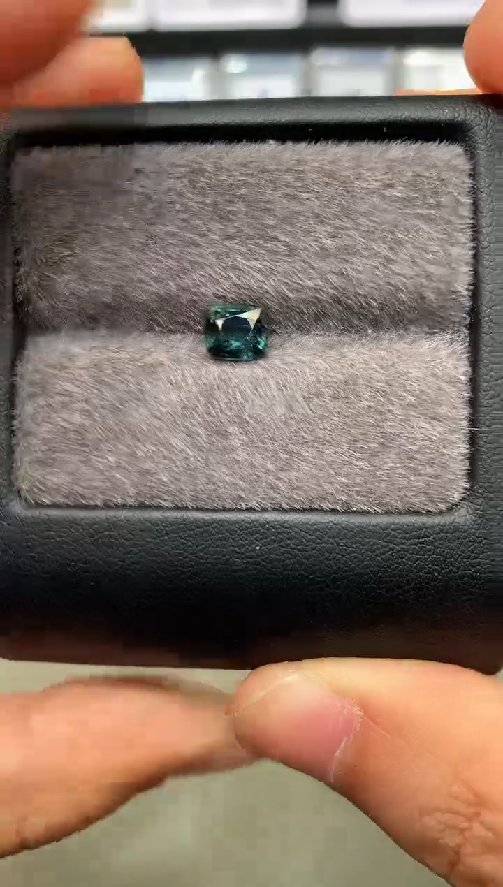 【闪购商品】定制尖晶石裸石未镶嵌枕型 孔雀色调尖晶石 1.25ct