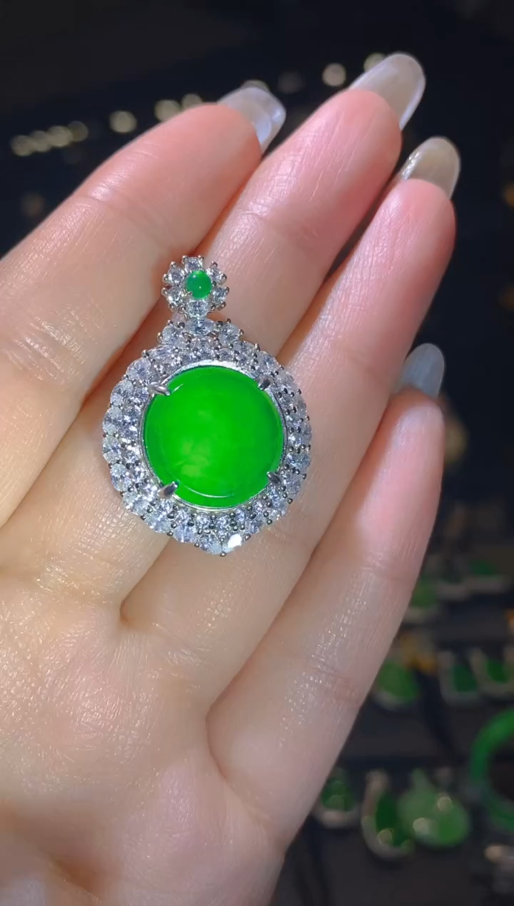 【闪购商品】翡翠吊坠(赠链)18K金镶嵌071 （多样性发货）