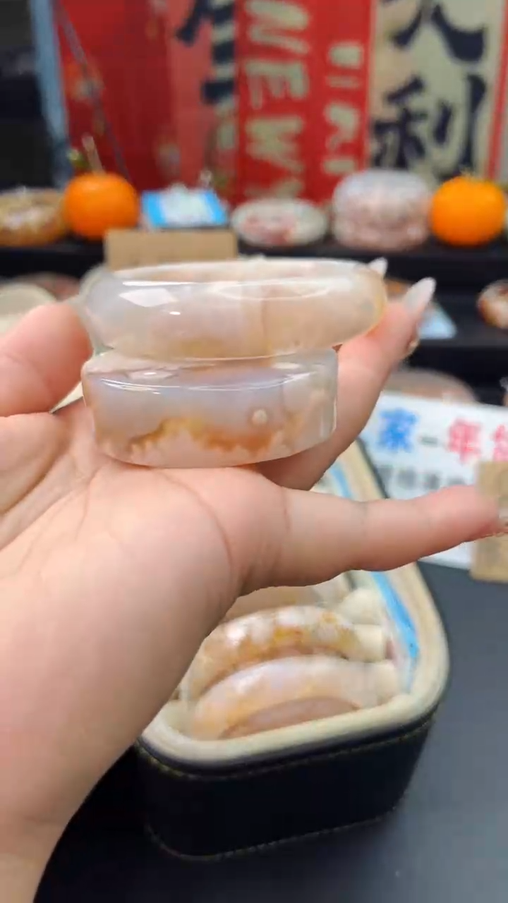 【闪购商品】石英质玉手镯未镶嵌赠送镯心（55圈口）