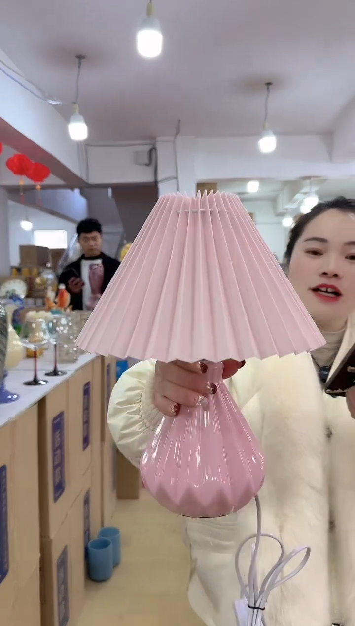 【闪购商品】无铅玻璃迪喜花器-l-早33