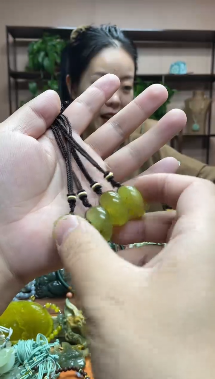 未镶嵌岫玉吊坠多样性发货发其中之一