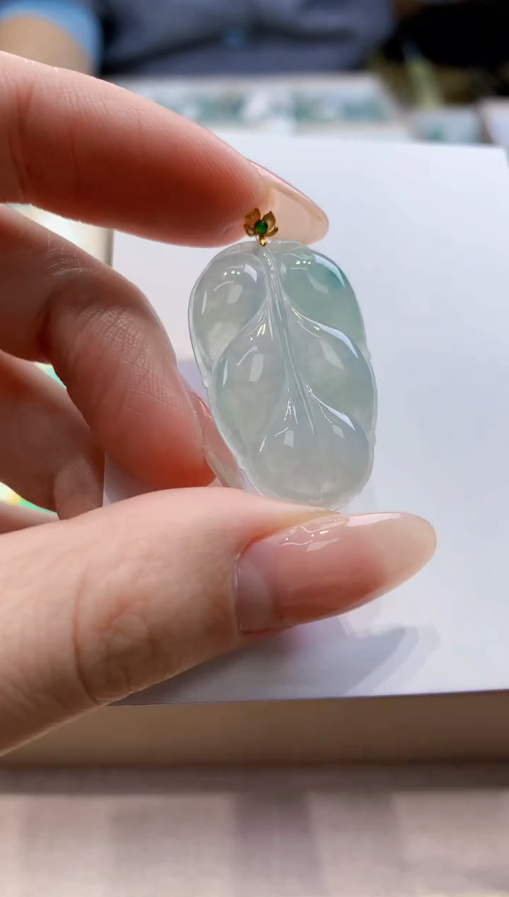 颈饰18K金镶嵌翡翠天然翡翠挂件  