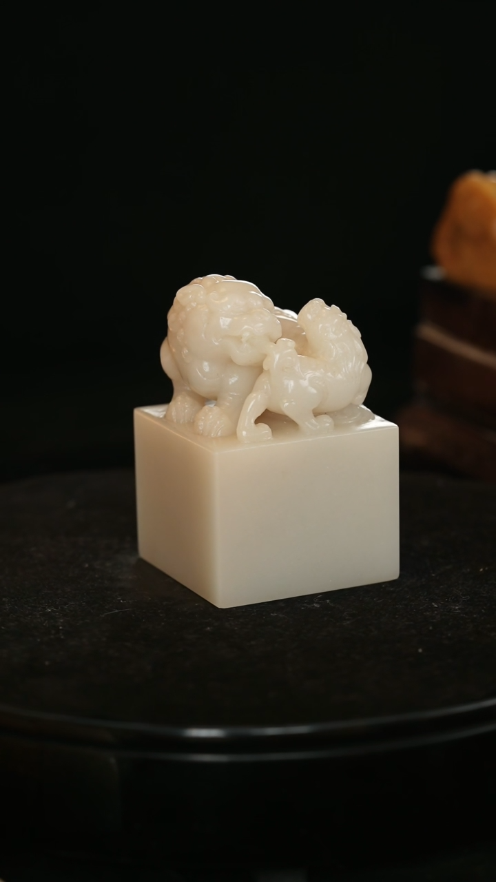 【闪购商品】寿山石双兽献瑞雕林端鸿作品