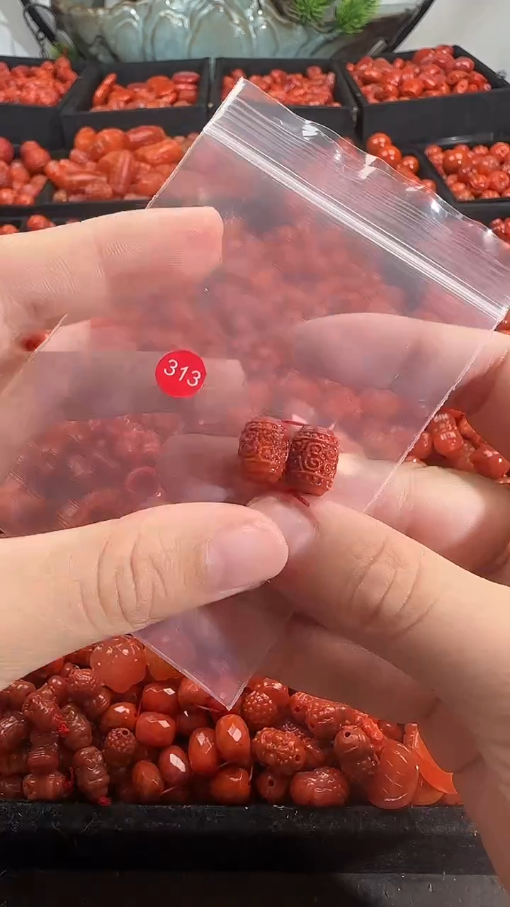 颈饰未镶嵌南红玛瑙1