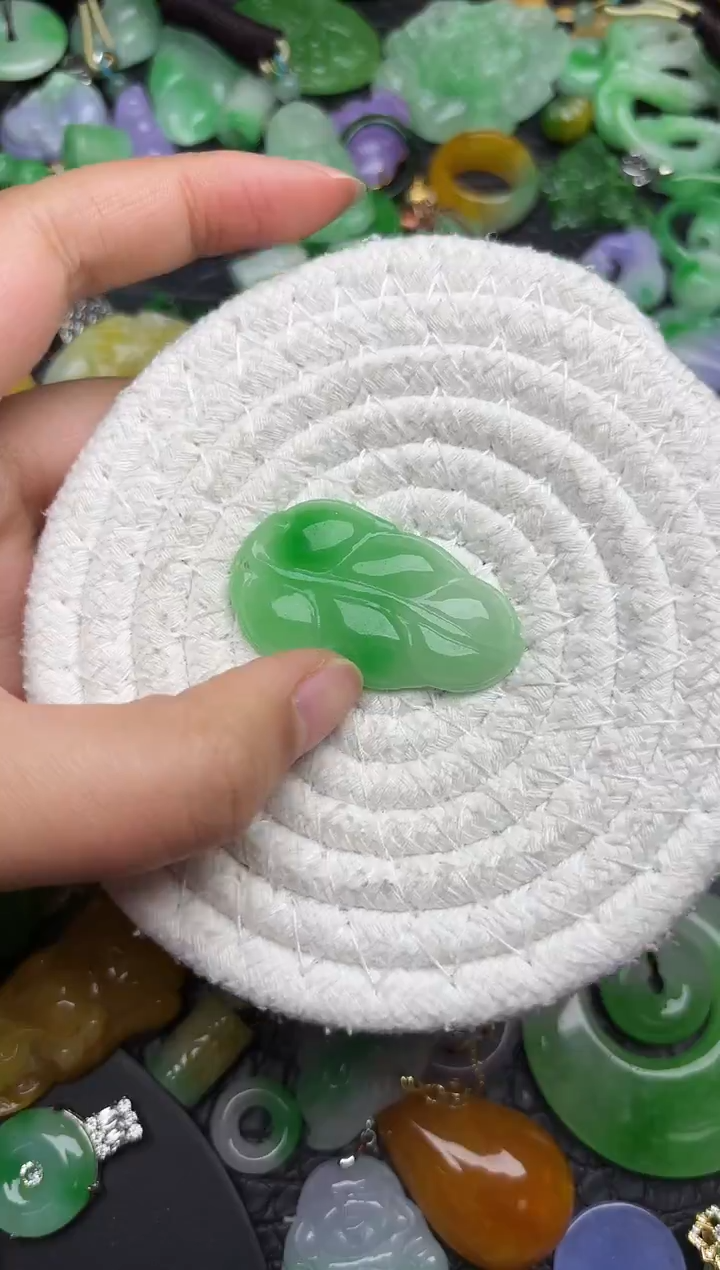 颈饰未镶嵌翡翠缅甸翡翠吊坠