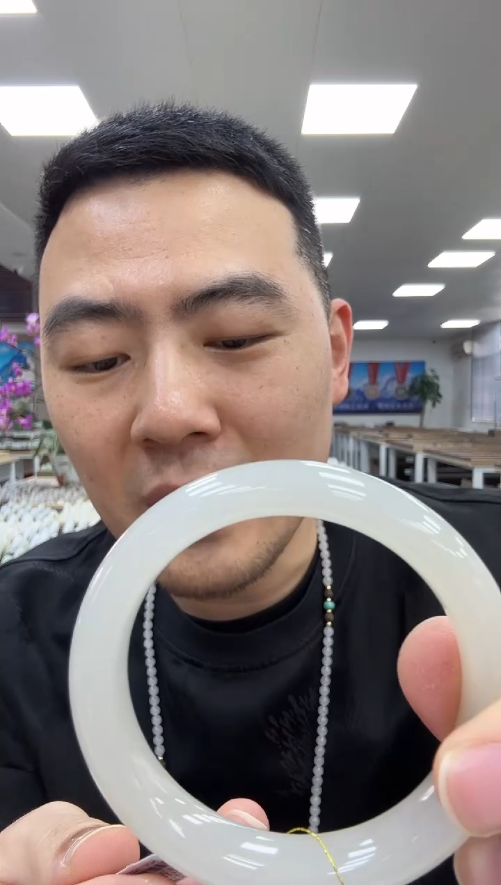 未镶嵌手镯和田玉59.5  389