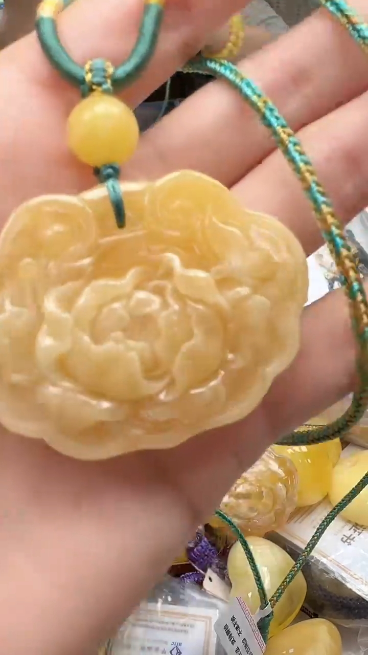 裸石琥珀未镶嵌如图