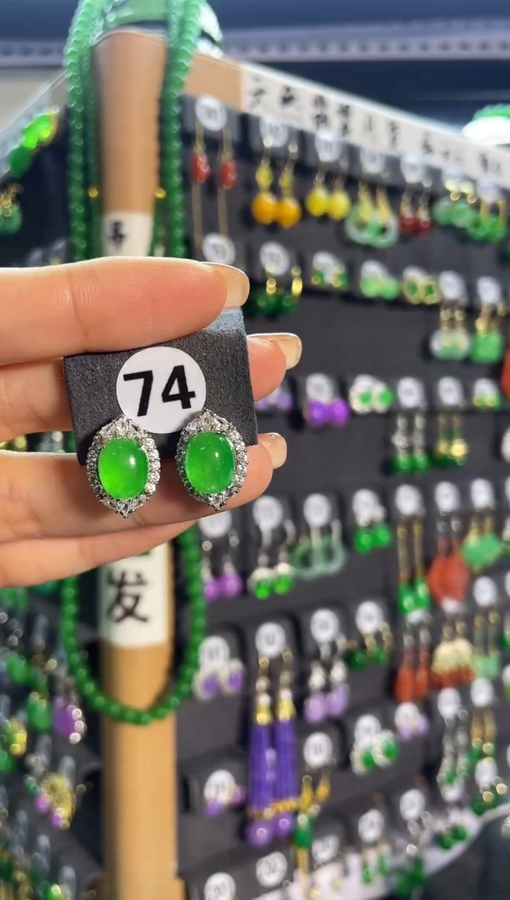 【闪购商品】翡翠耳饰银S925镶嵌74...