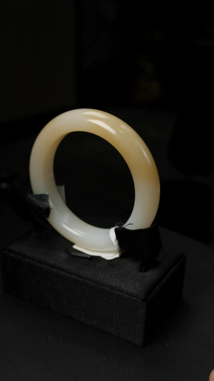 未镶嵌手镯和田玉且末黄金塘手镯54.6圈