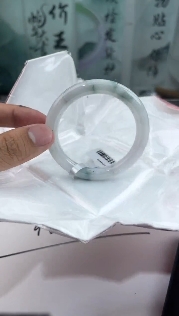 翡翠未镶嵌手镯28翡翠手镯（微瑕）