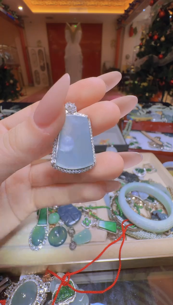 【闪购商品】翡翠吊坠(不含链)未镶嵌翡翠