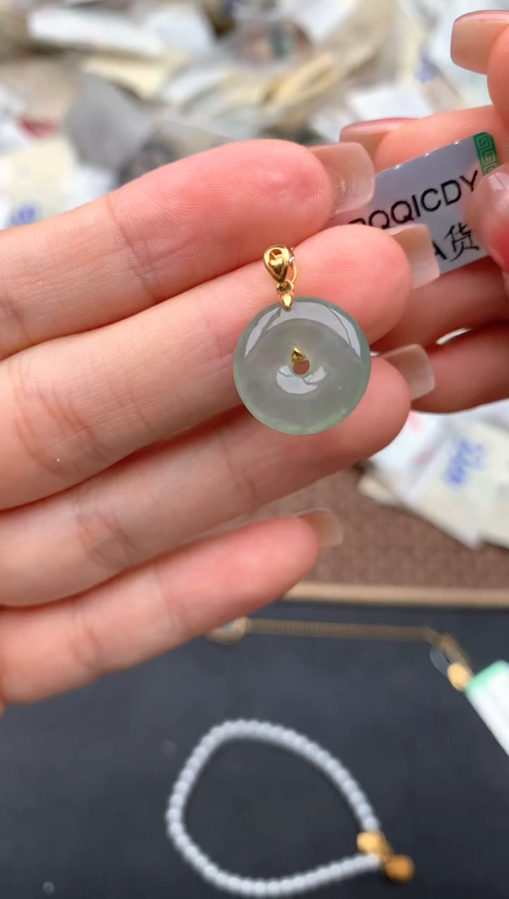 18K金镶嵌挂件翡翠一