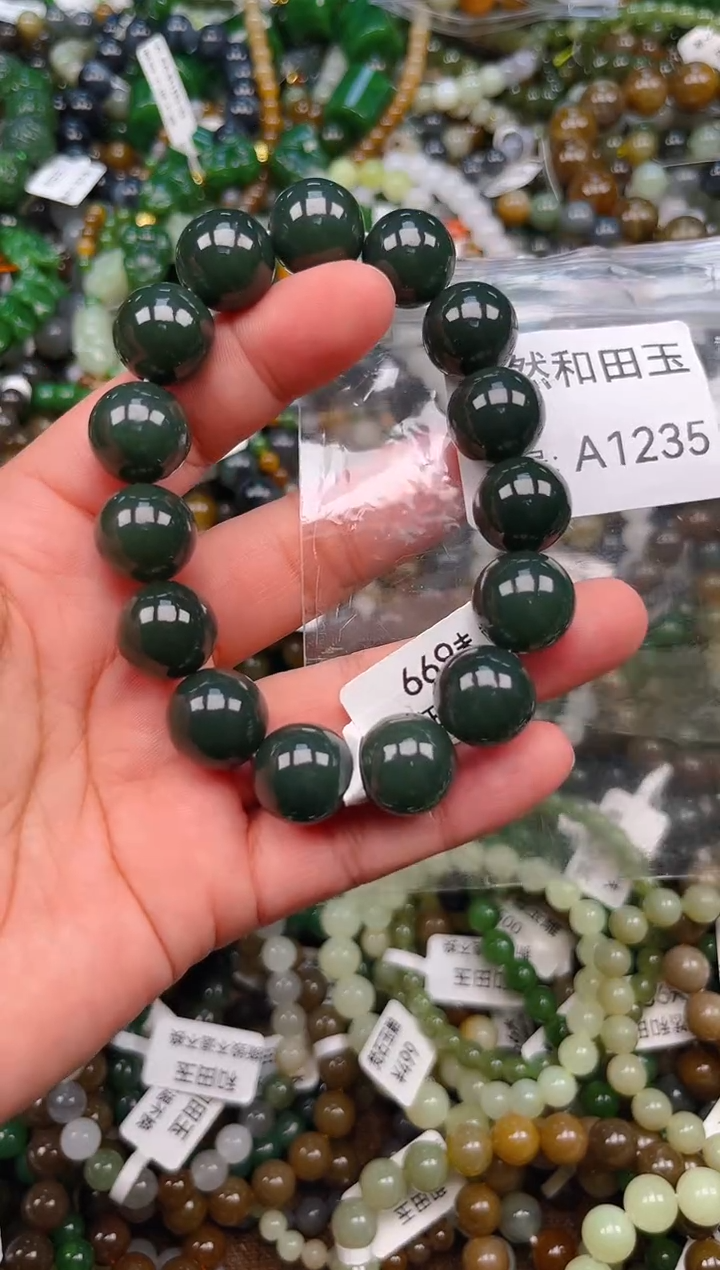 颈饰未镶嵌和田玉1