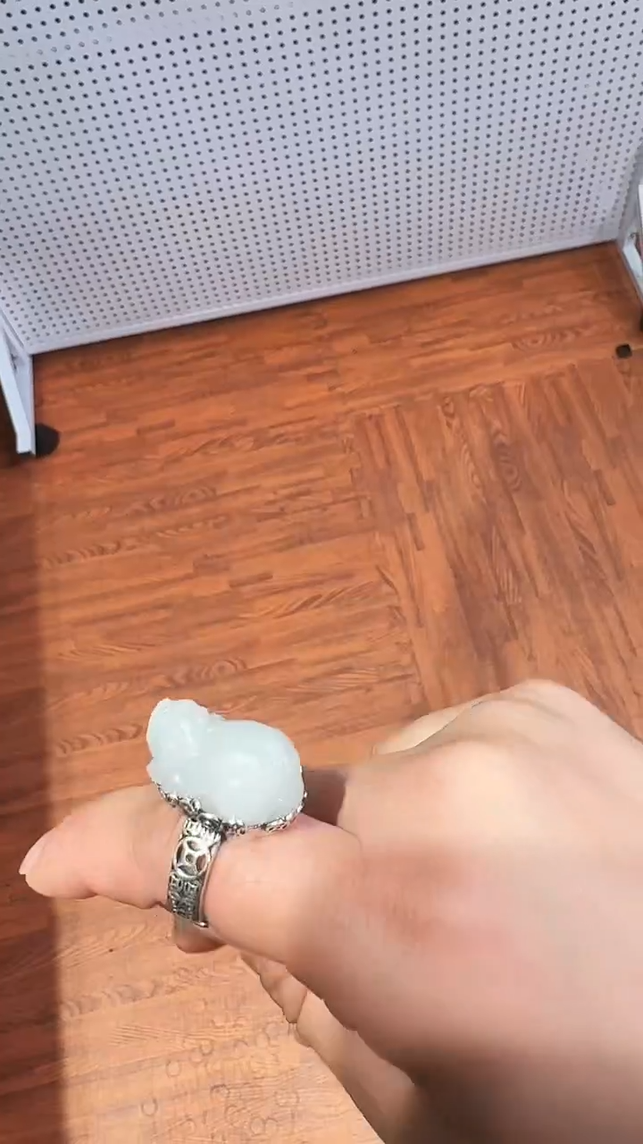 未镶嵌戒指和田玉（糖玉）戒指