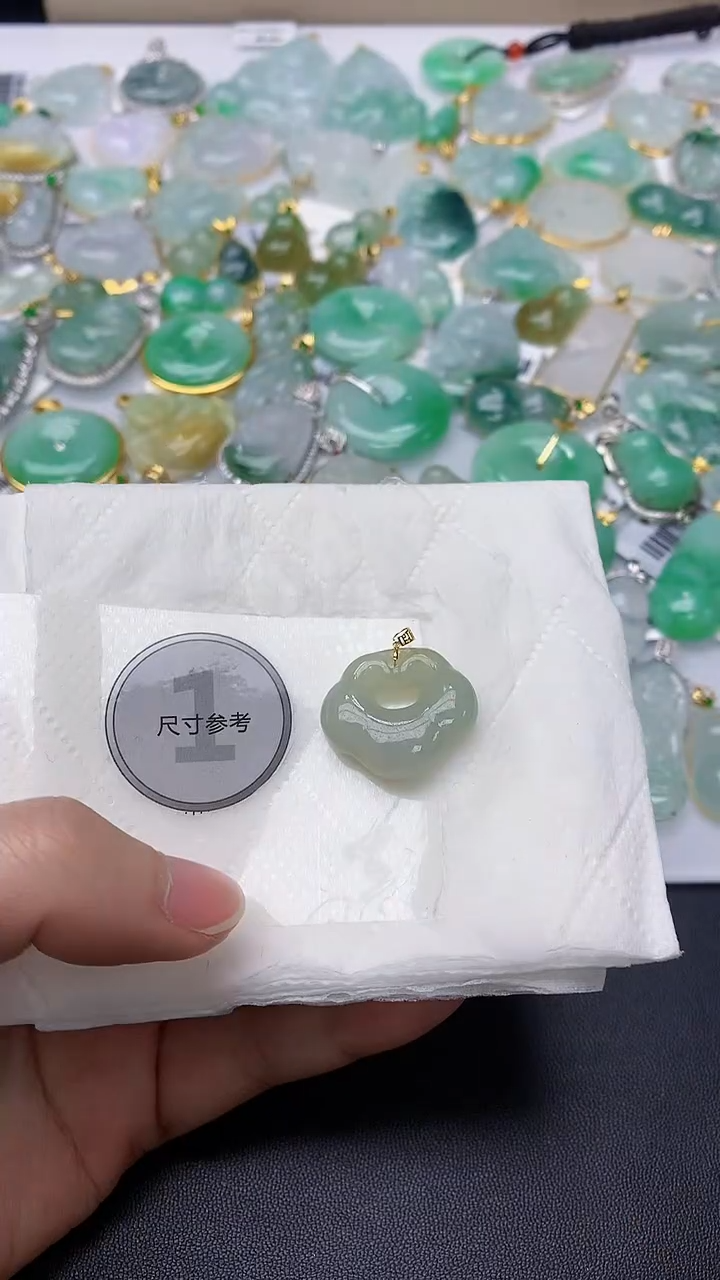 颈饰18K金镶嵌翡翠天然缅甸A货百元以上9元证书费自理