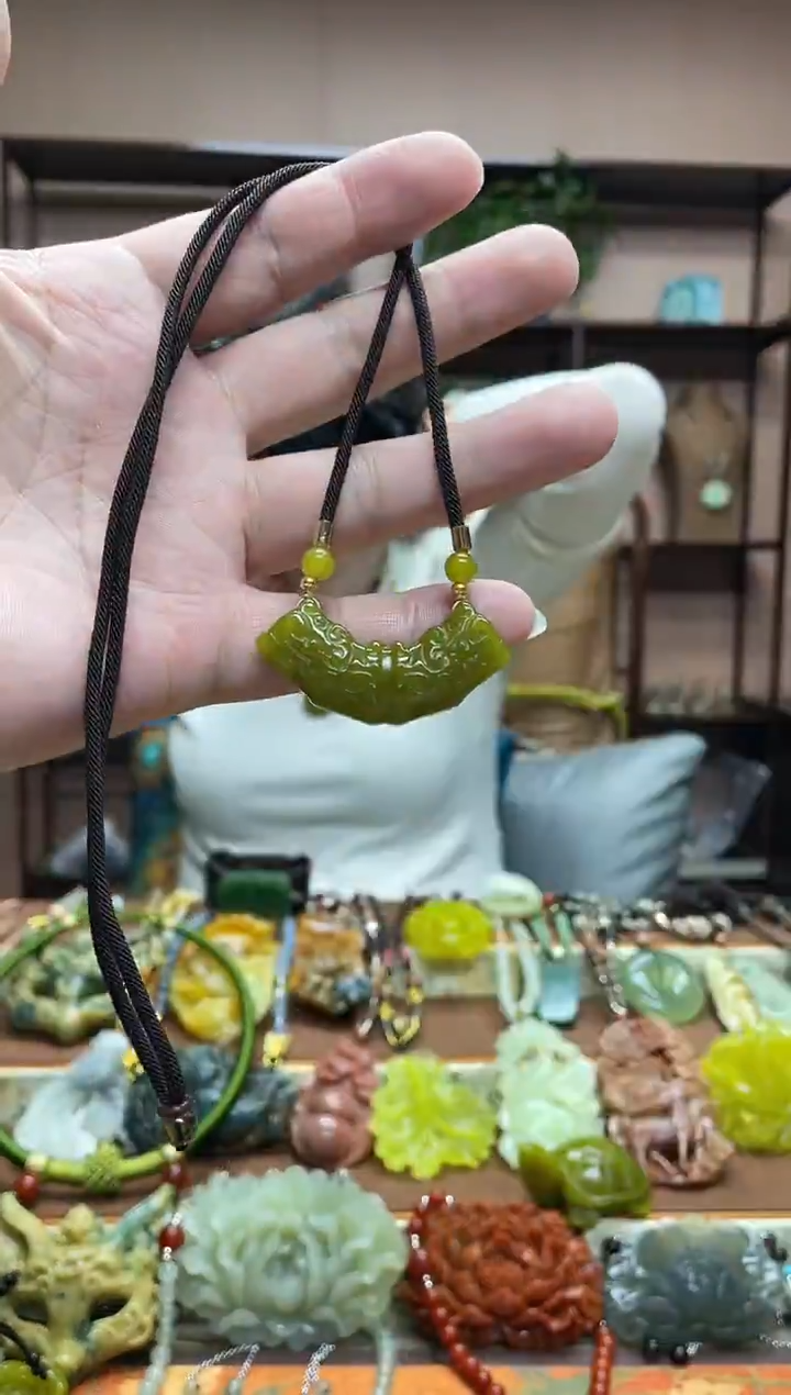 未镶嵌岫玉吊坠多样性发货发其中之一