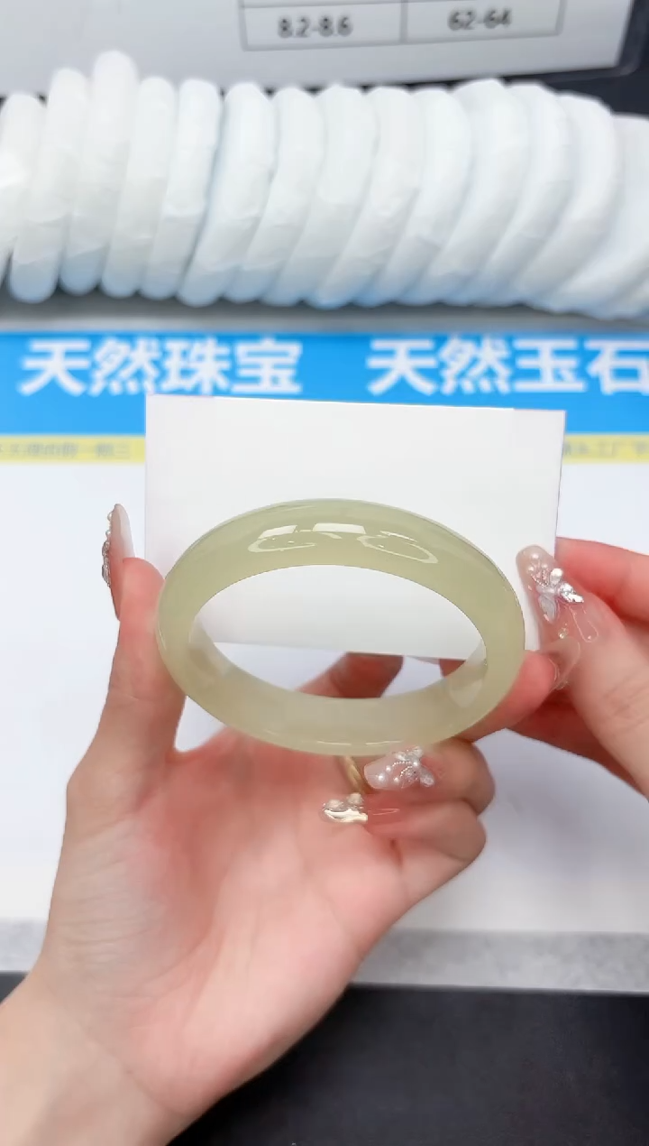 未镶嵌手镯石英质玉119-60.3