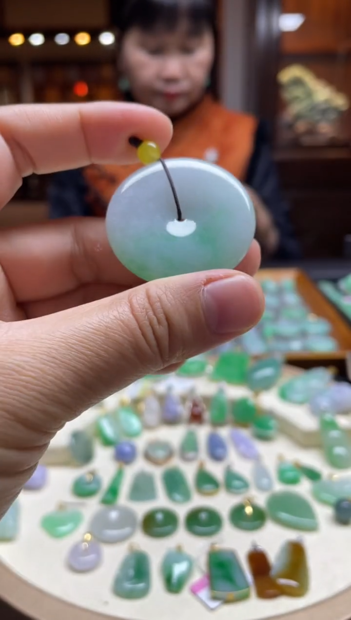 【闪购商品】翡翠颈饰未镶嵌大平安扣