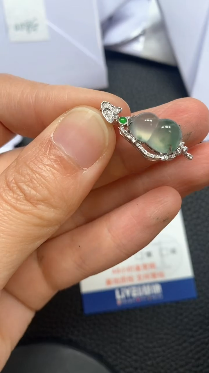 【闪购商品】翡翠吊坠(不含链)18K金镶嵌葫芦吊坠