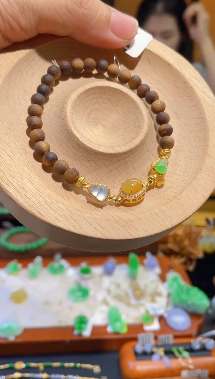 颈饰未镶嵌翡翠手串