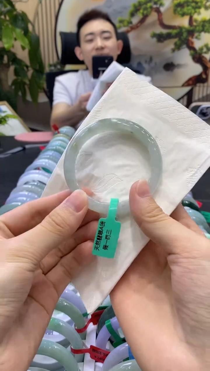 翡翠手镯未镶嵌677