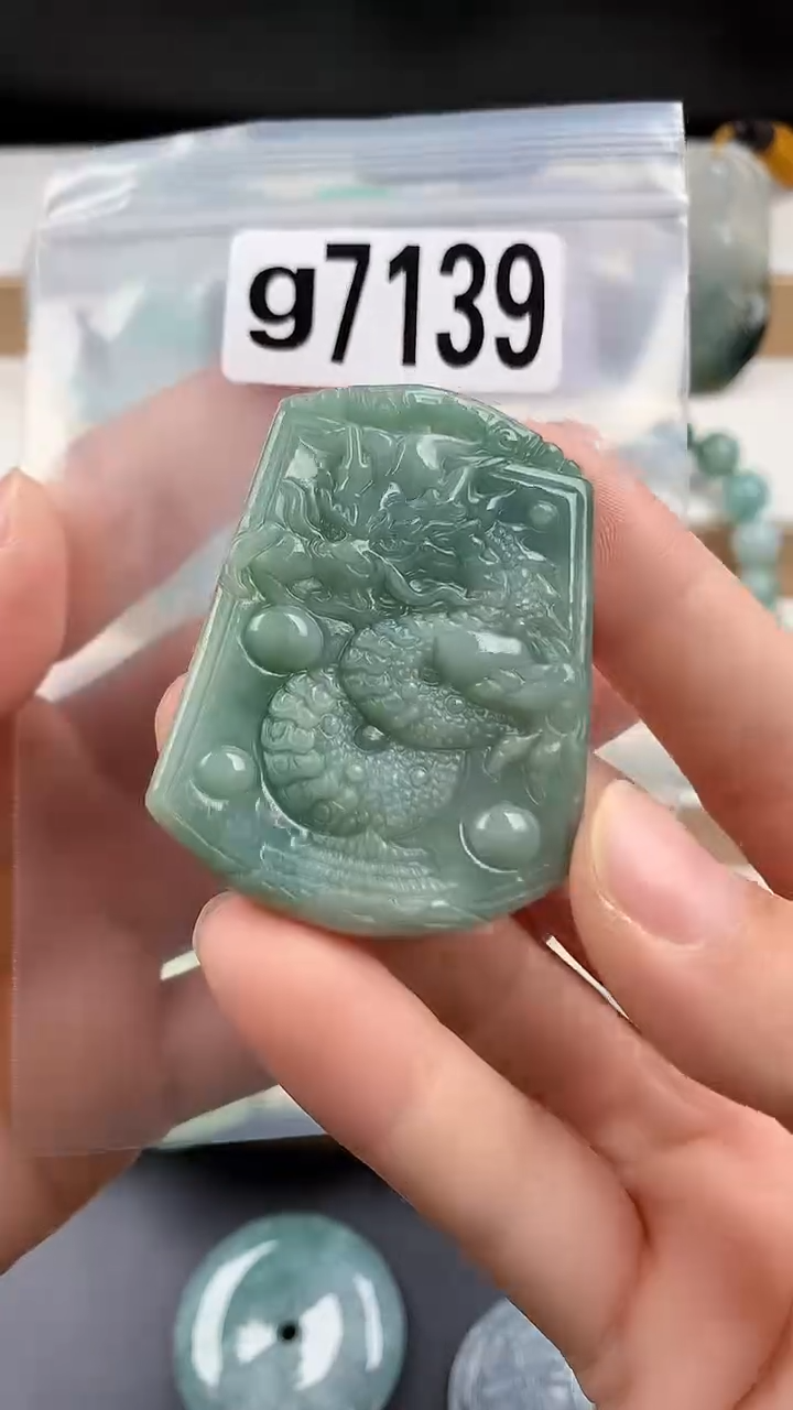 颈饰未镶嵌翡翠天然翡翠吊坠挂件