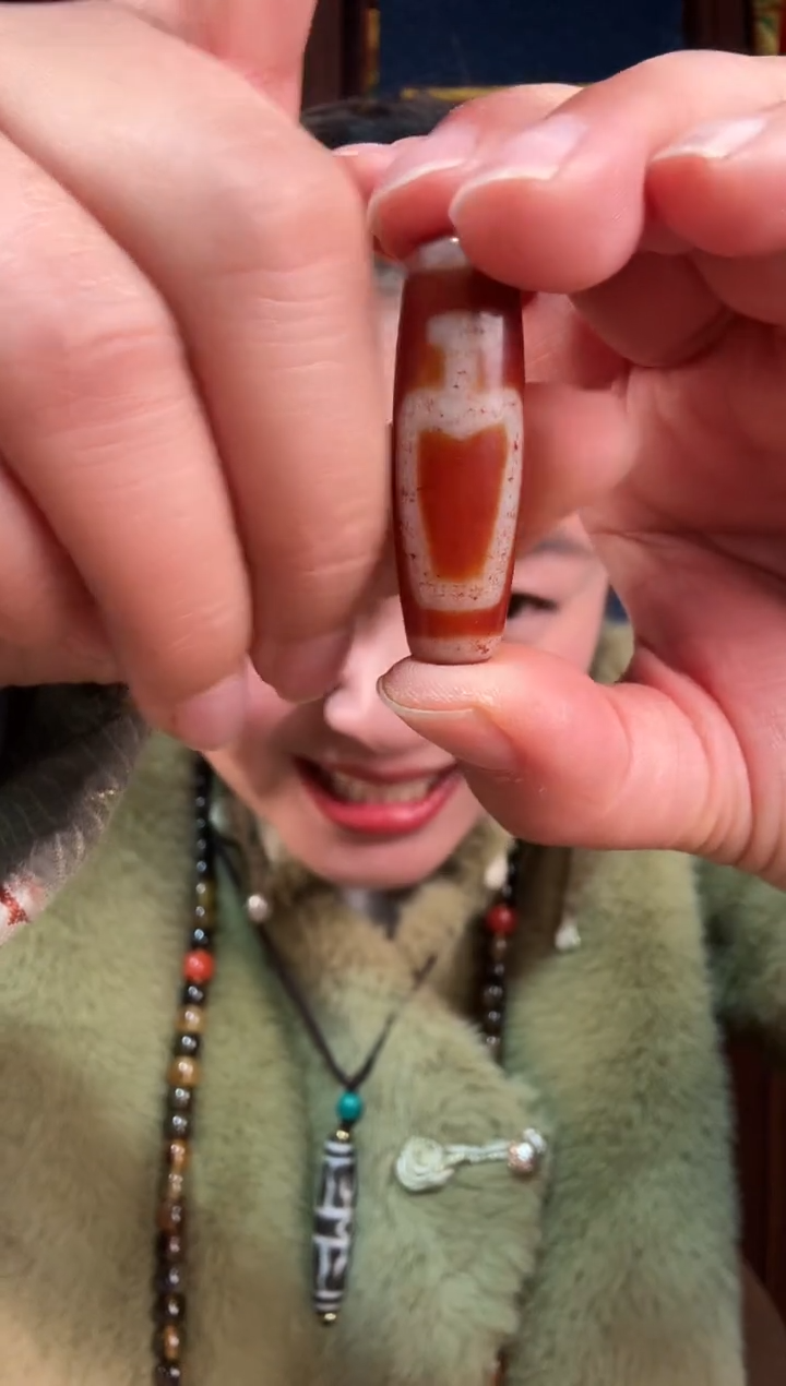 无非金属藏地红肉双瓶古珠