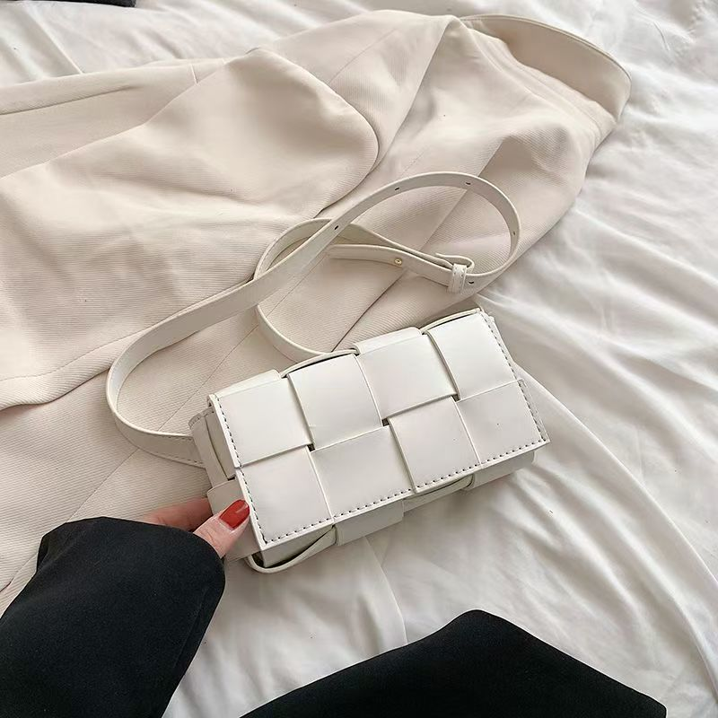 ins风白色方格包