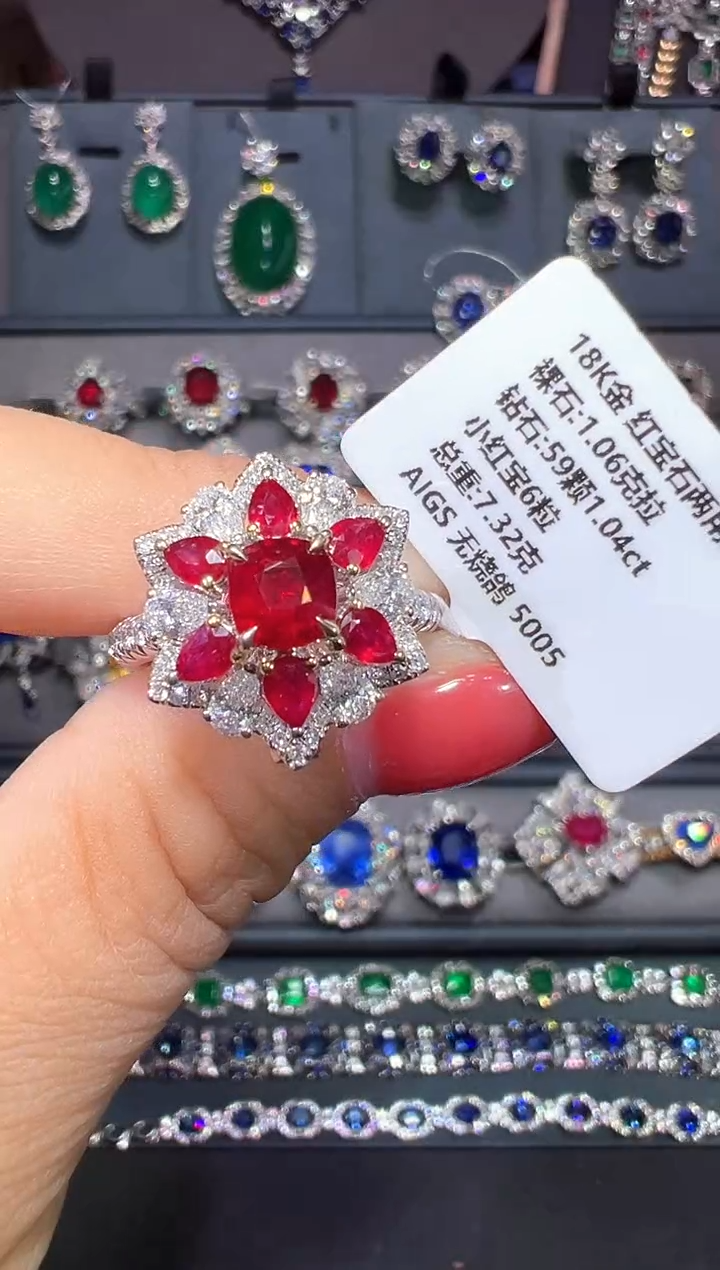 18K金镶嵌AIGS无烧鸽血红红宝石1.06ct