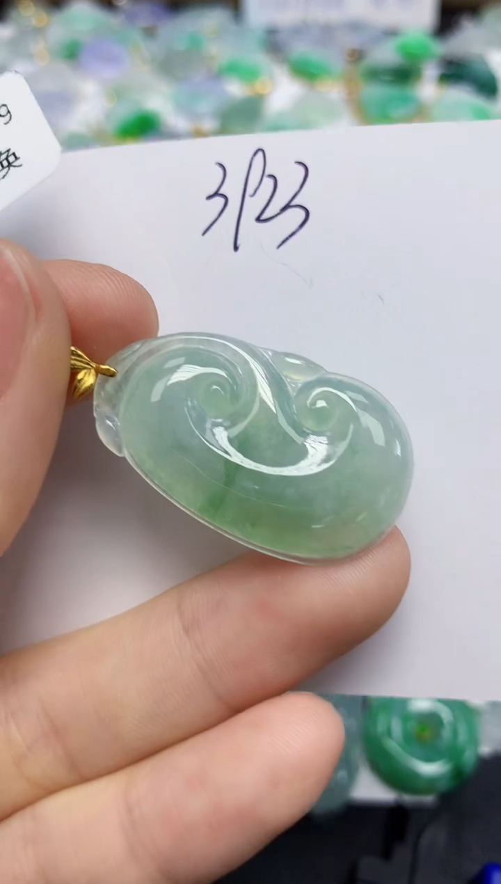 翡翠18K金镶嵌颈饰天然缅甸翡翠A货