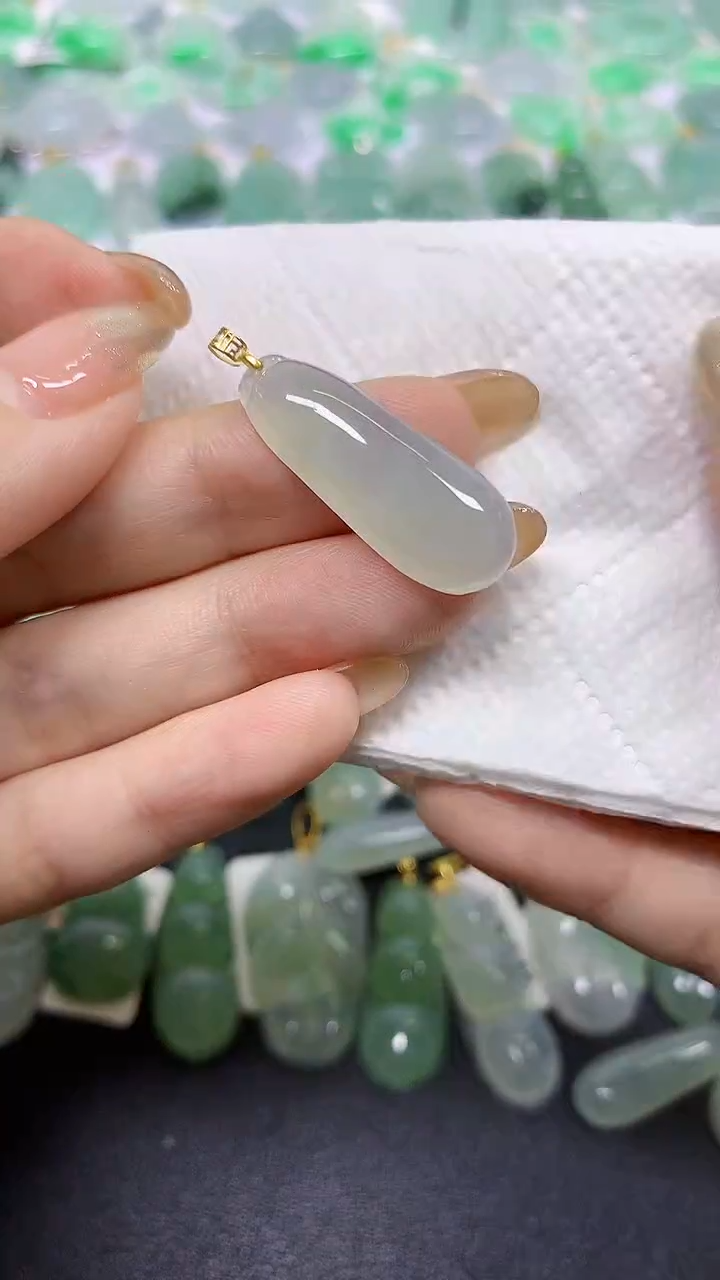 颈饰18K金镶嵌翡翠1