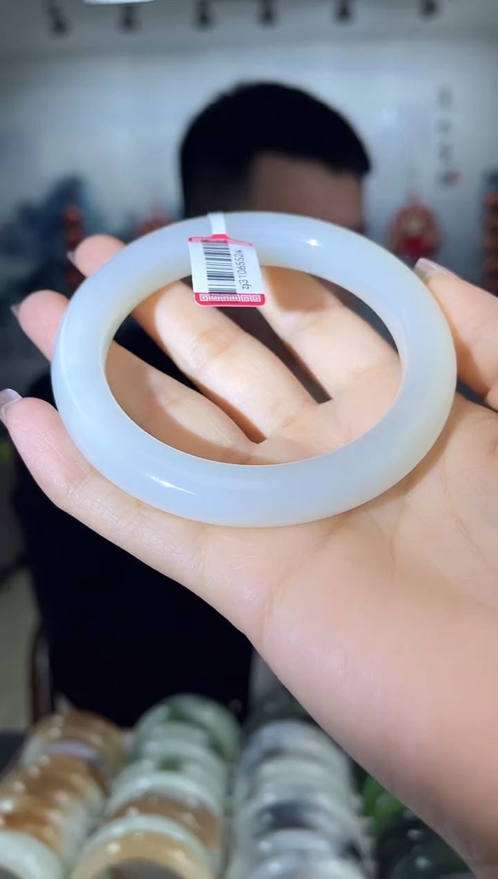 【闪购商品】和田玉手镯未镶嵌62圈口5524