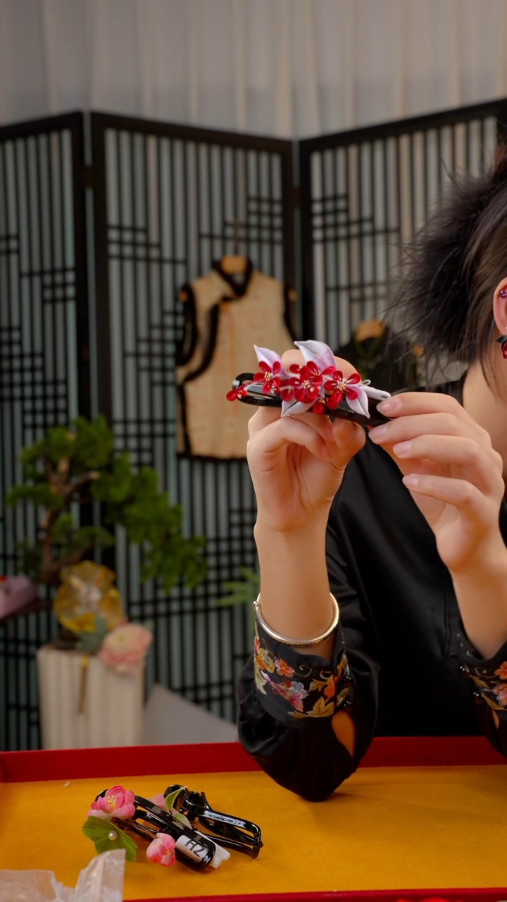 刺绣非遗绒花手工饰品