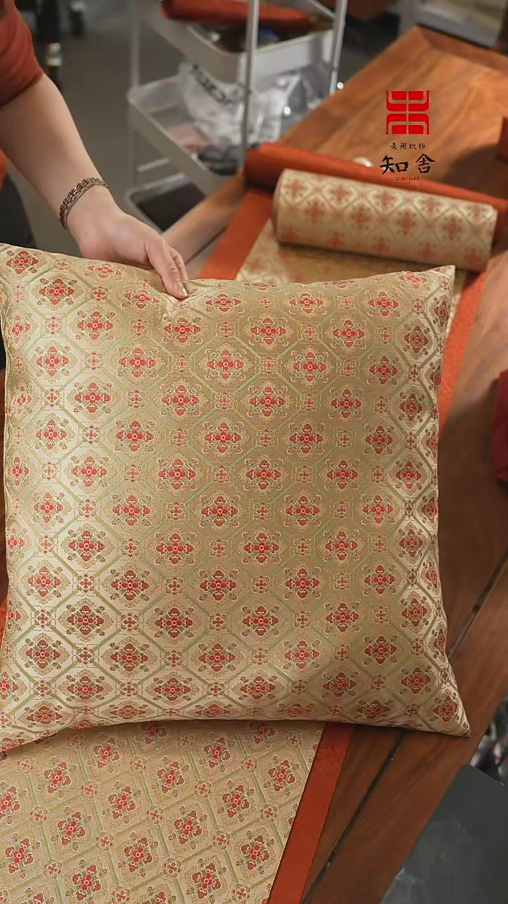 【闪购商品】抱枕···········