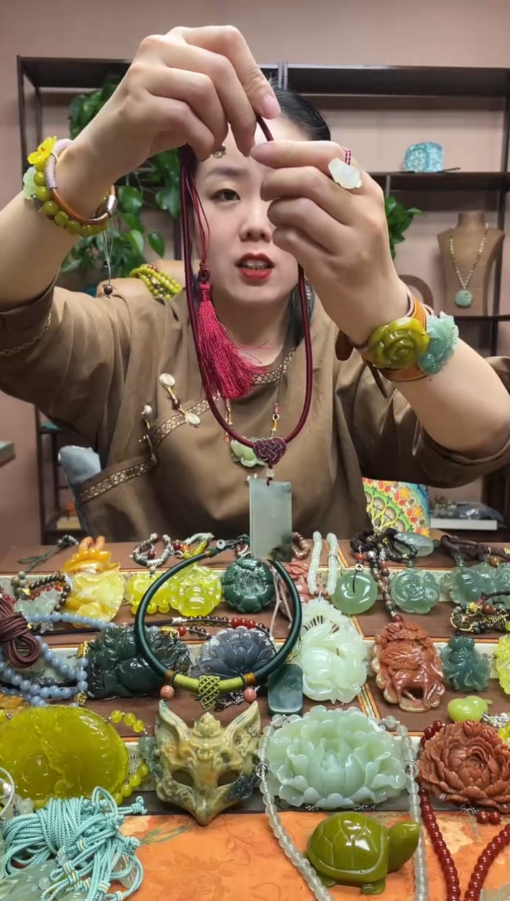 未镶嵌岫玉吊坠·