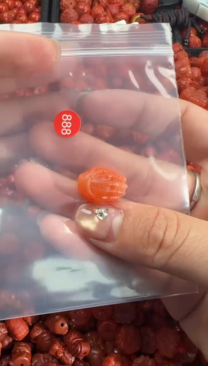 南红玛瑙未镶嵌颈饰1