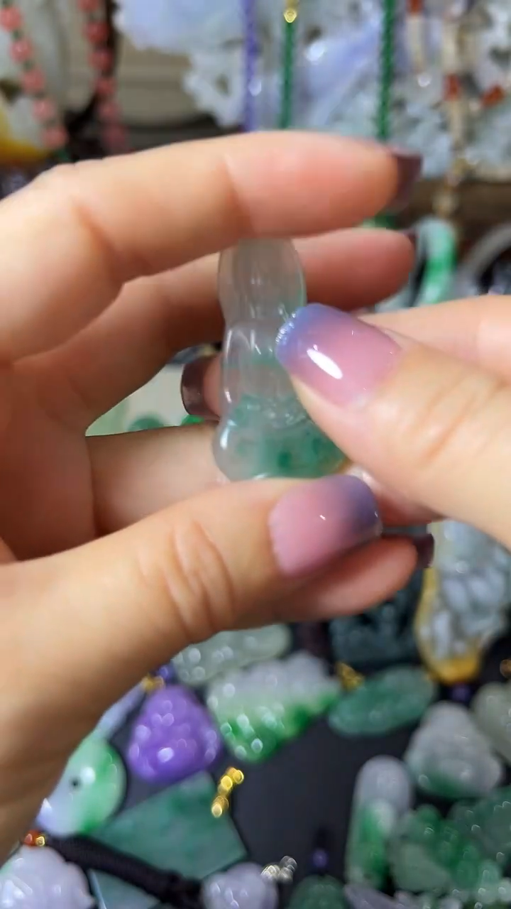 颈饰未镶嵌翡翠观音