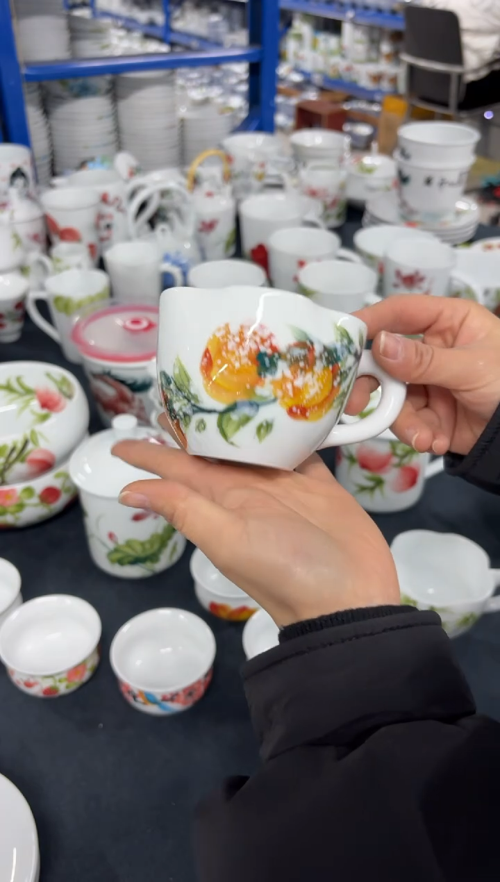 景德镇高温陶瓷食品级手绘釉中彩-花口咖啡杯